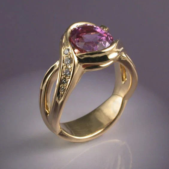 Bague en or avec cristal de grenat et zircone