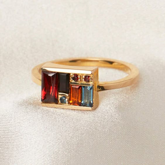 Bague vintage rectangulaire dorée multicolore