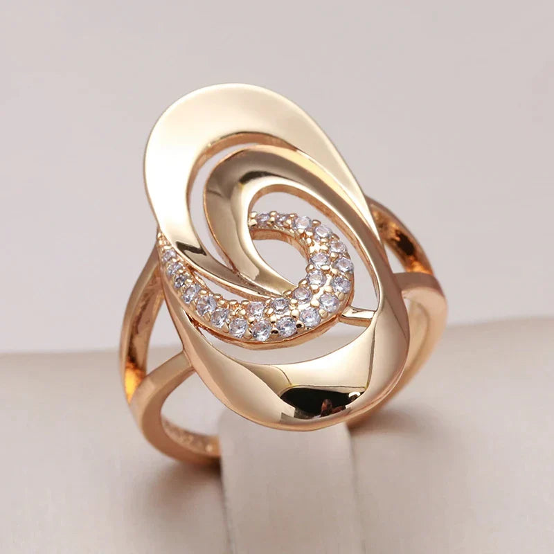Élégante Bague Spirale avec Zirconias en Or
