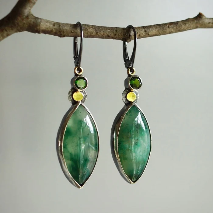 Boucles d'oreilles vintage en pierre verte