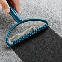 Brosse anti-poils pour canapés et tapis