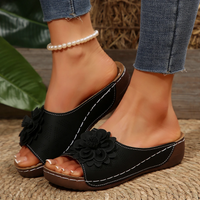 Sandales compensées femme à fleur en relief