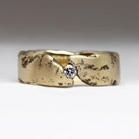Bague vintage en or forgé avec zircon