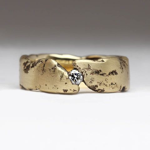 Bague vintage en or forgé avec zircon