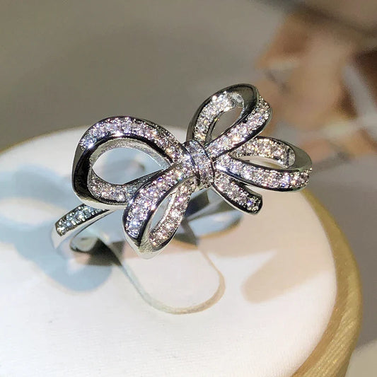 Bague en Argent avec Noeud Brillant