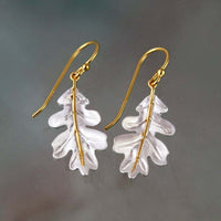 Boucles d'oreilles Boho en or avec des feuilles blanches