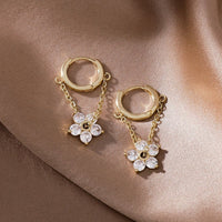 Boucles d'Oreilles Élégantes en Forme de Marguerite en Zirconium Doré