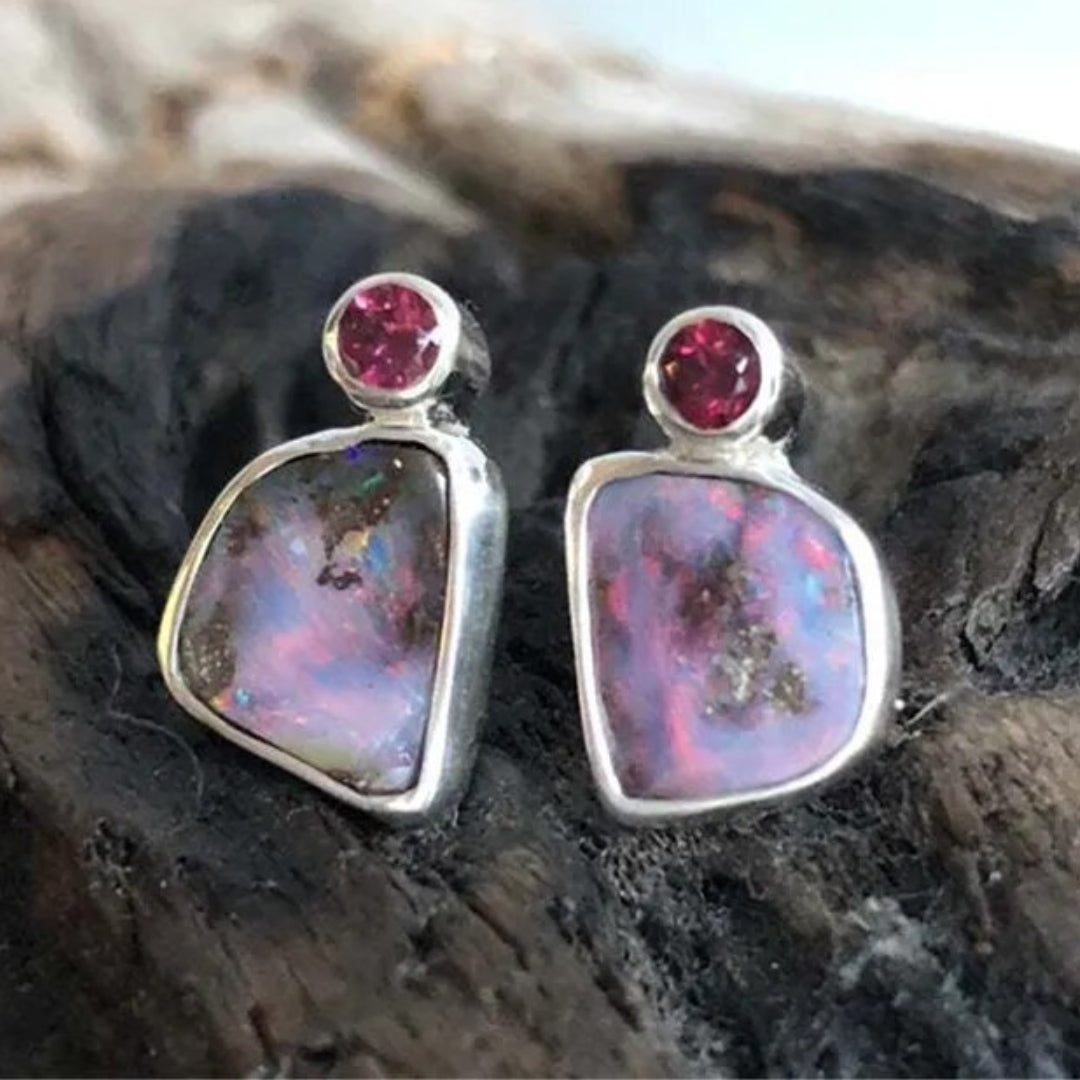 Boucles d'oreilles vintage avec pierre violette et zircon rouge