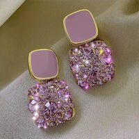 Boucles d'oreilles mauves élégantes et brillantes