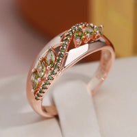 Bague élégante verte et brillante