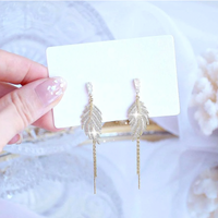 Boucles d'oreilles en Plume d'or Scintillante