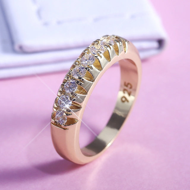 Bague en or et pierres brillantes