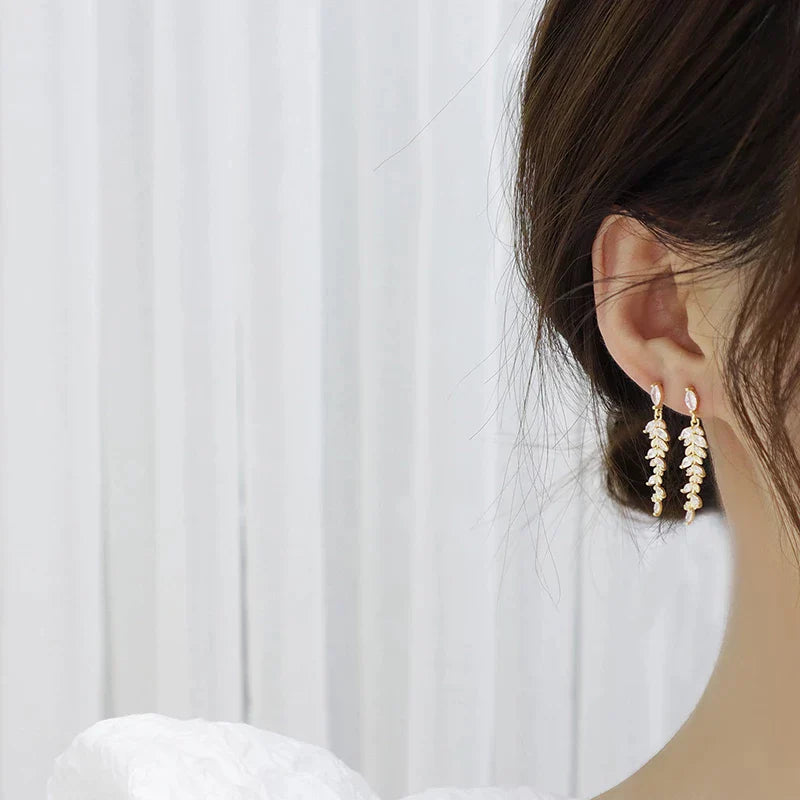 Boucles d'Oreilles Pendantes avec Feuilles en Zirconium en Or