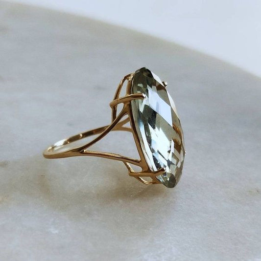 Bague ovale en cristal vert en or vintage