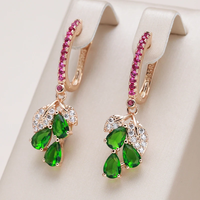 Boucles d’oreilles élégantes pendantes avec zircone colorée