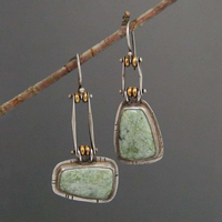 Boucles d'oreilles vintage en pierre verte