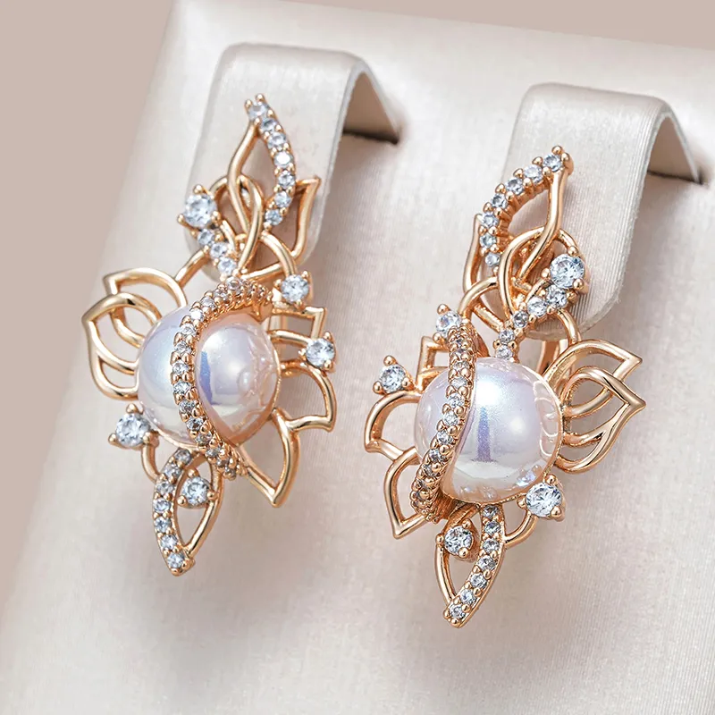 Boucles d'oreilles élégantes avec perles et zircons