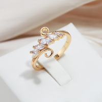 Bague élégante avec incrustation de cristal
