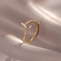 Bague ouverte élégante avec perles