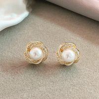 Boucles d'oreilles élégantes avec perles en spirale en zirconium doré