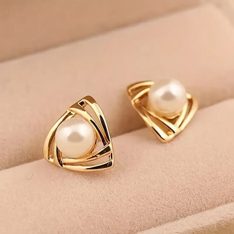 Elégantes boucles d'oreilles triangulaires en or