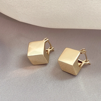 Boucles d'oreilles élégantes en or cubique