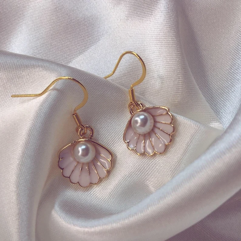 Boucles d'oreilles élégantes en perles et coquillages