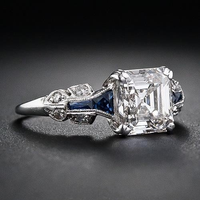 Bague vintage en argent avec incrustation de bleu et de cristal
