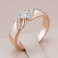 Élégante bague courbée et brillante