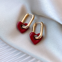 Boucles d'oreilles élégantes en forme de cœur baroque rouge