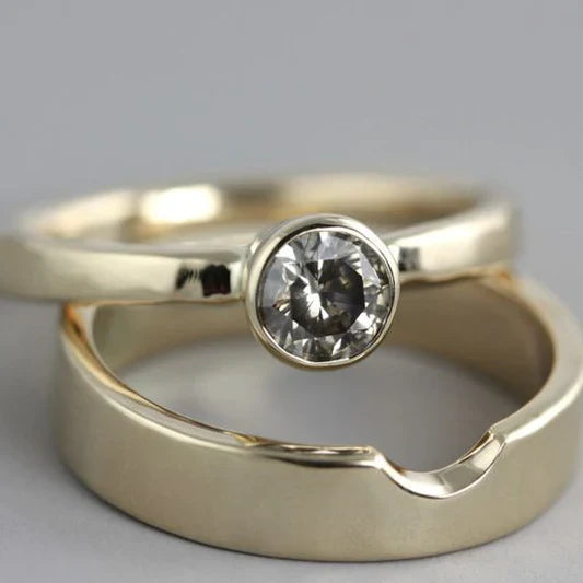 Bague vintage en or incrustée de zirconium
