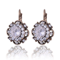 Boucles d'oreilles en cristal vintage blanc