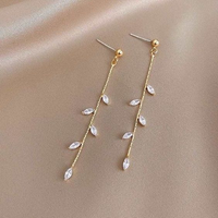 Boucles d'oreilles élégantes avec pendentif en zirconium