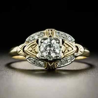Bague vintage en or cristallin