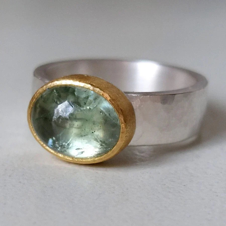 Bague vintage à pierres arrondies vertes