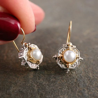 Boucles d'oreilles vintage en perles incrustées d'or