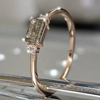 Bague vintage rectangulaire en cristal et zirconium doré