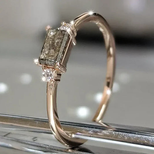 Bague vintage rectangulaire en cristal et zirconium doré