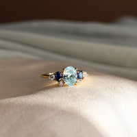 Bague en cristal bleu en or vintage