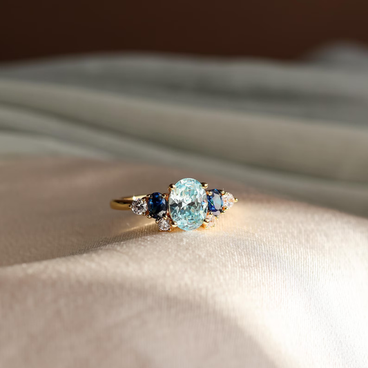 Bague en cristal bleu en or vintage