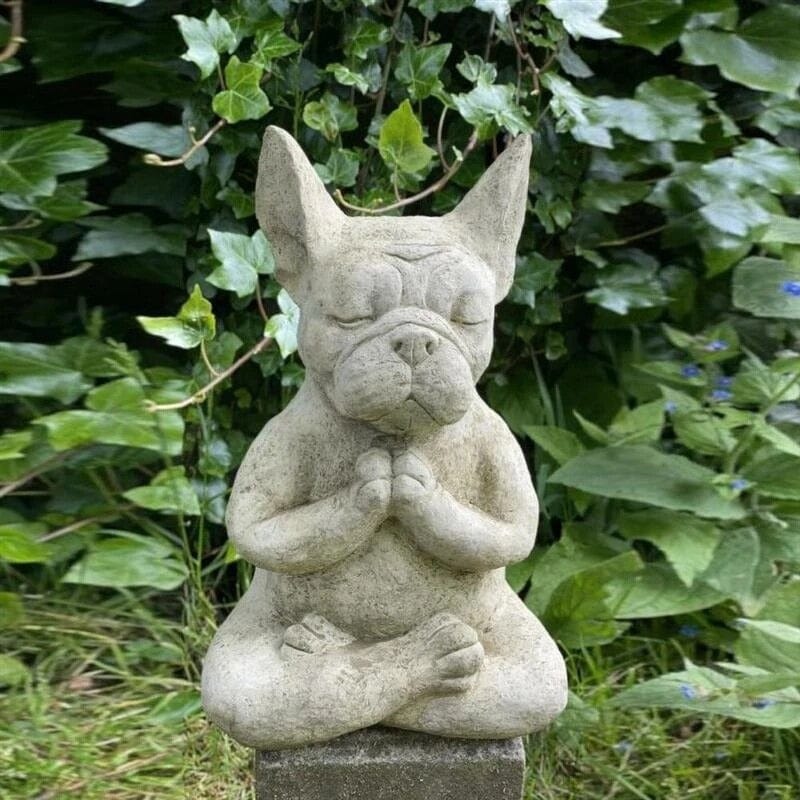 Statue de chien position yoga