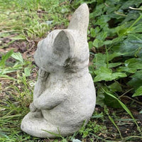 Statue de chien position yoga